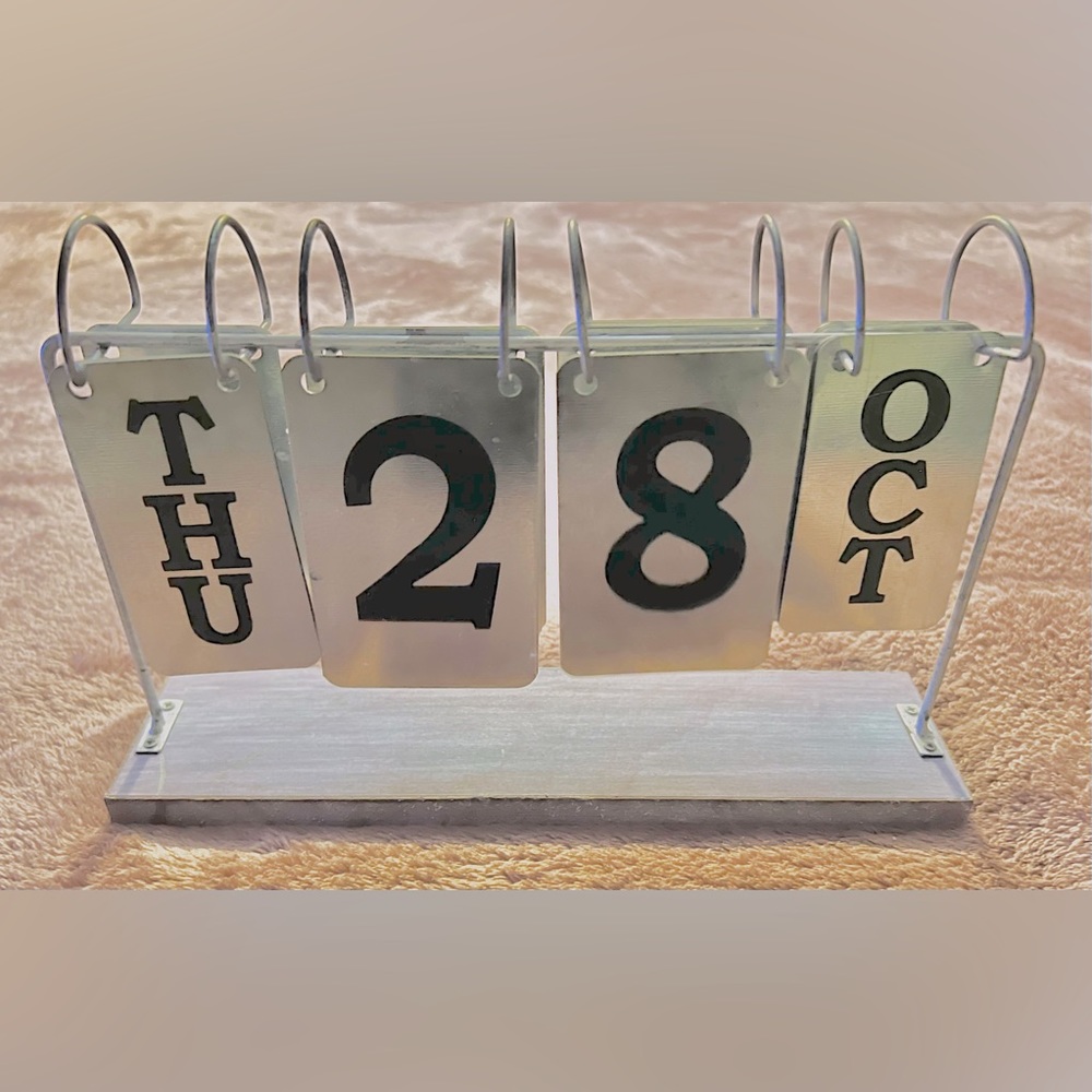 Custom made, modern & unique calendar system!! Use this accent in your house!!